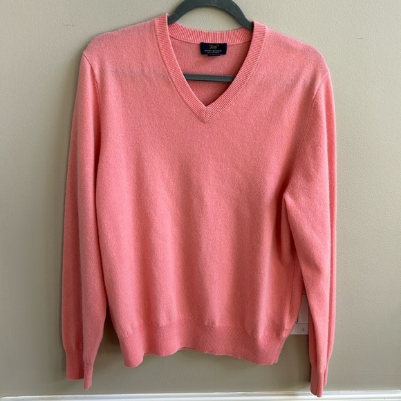 Brooks Brothers 346 Cashmere V Neck Salmon Sweater Size Medium - Picture 1 of 9
